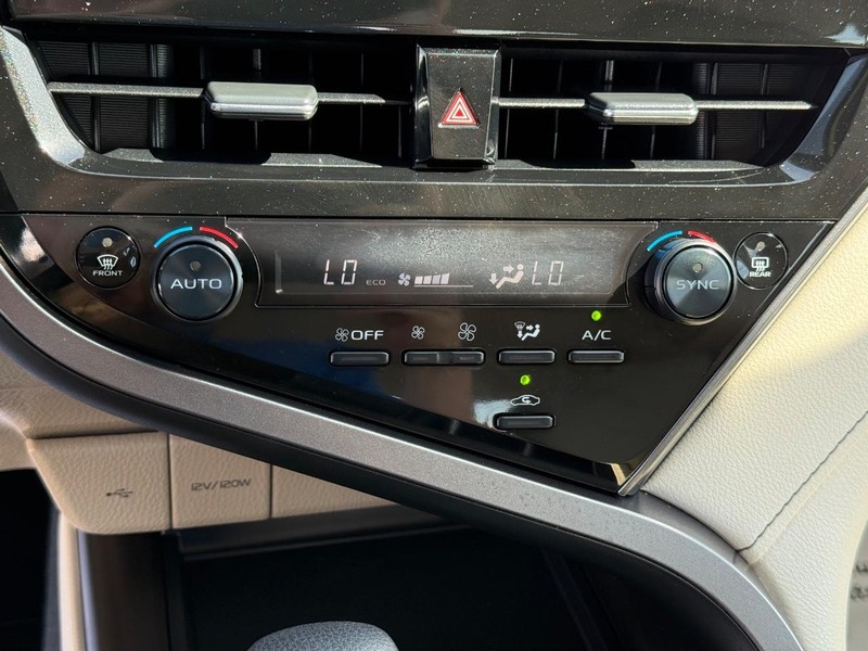 Toyota Camry Vehicle Image 17