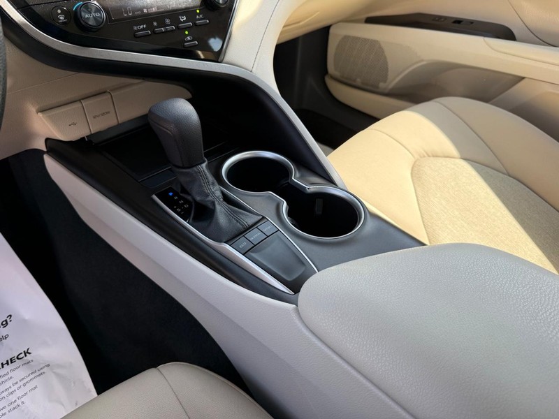 Toyota Camry Vehicle Image 18