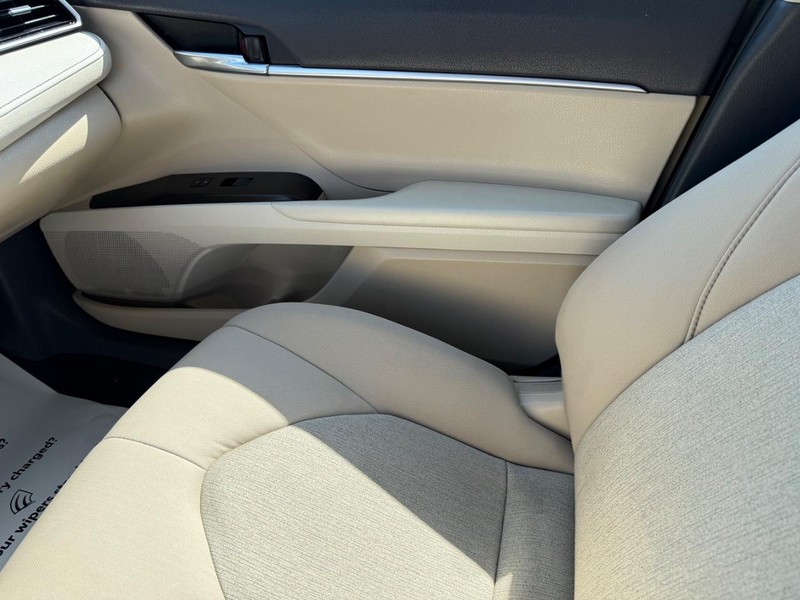 Toyota Camry Vehicle Image 19