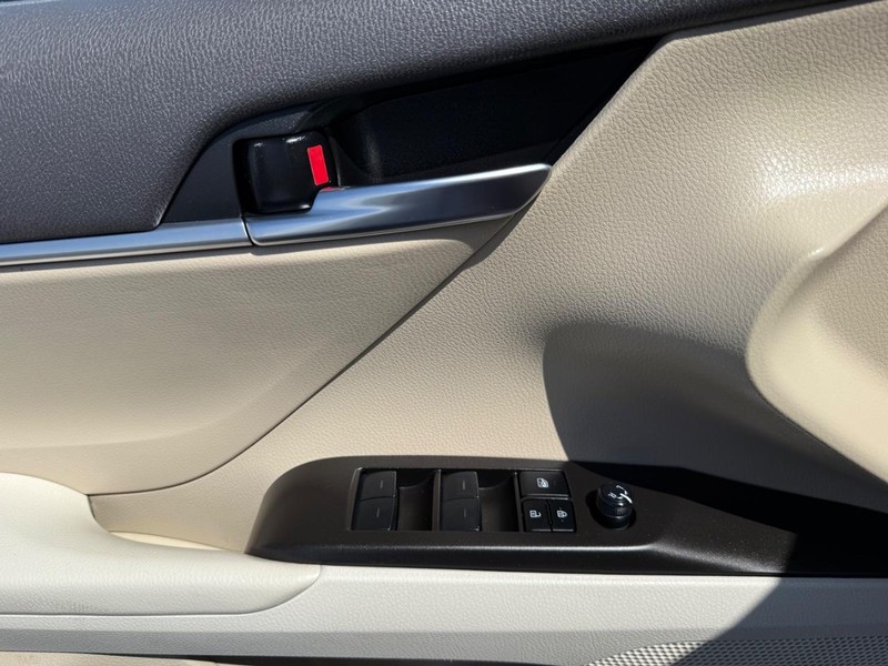 Toyota Camry Vehicle Image 22