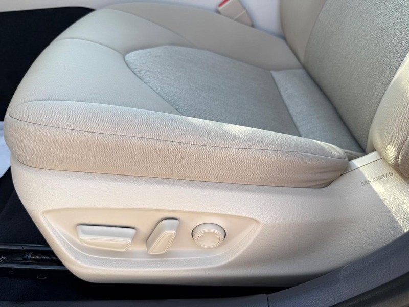 Toyota Camry Vehicle Image 23