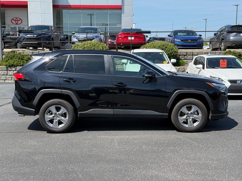 Toyota RAV4 Vehicle Image 02