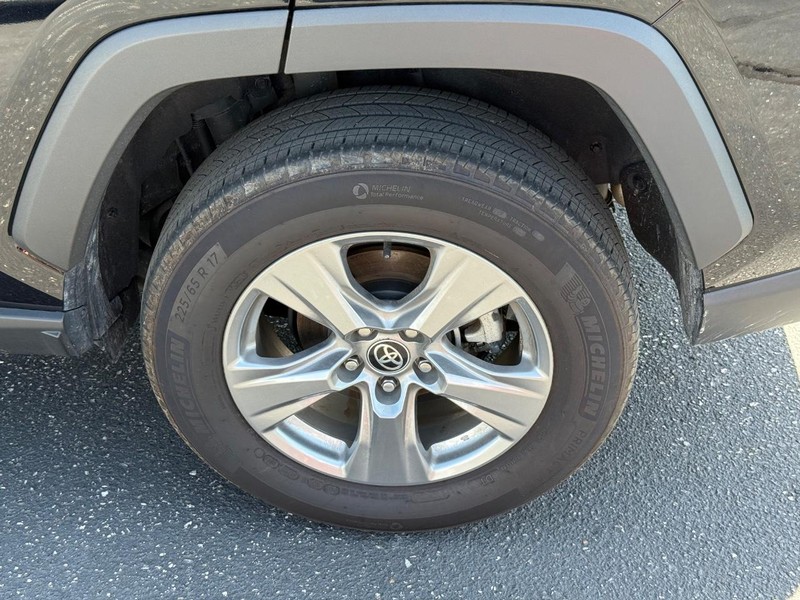 Toyota RAV4 Vehicle Image 06
