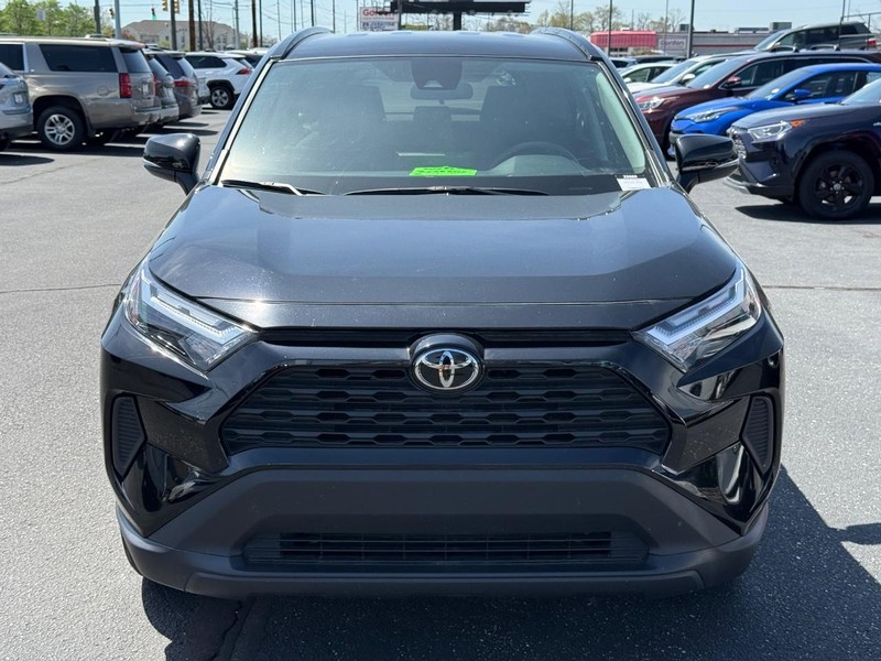 Toyota RAV4 Vehicle Image 09