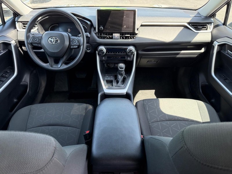 Toyota RAV4 Vehicle Image 11
