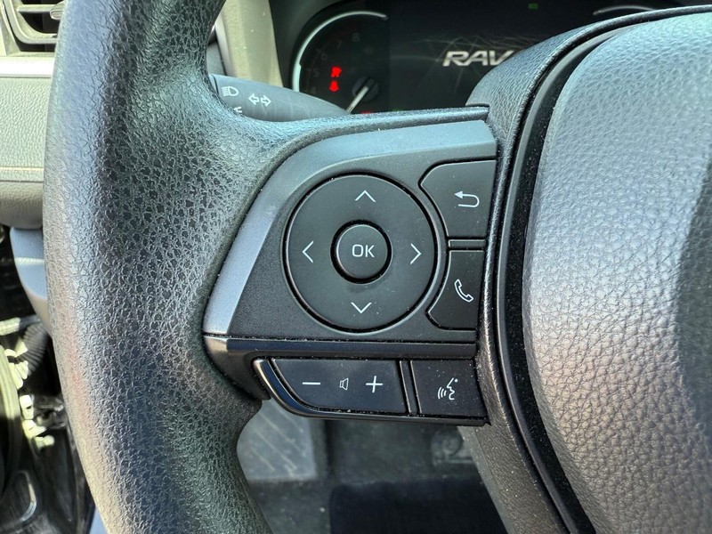 Toyota RAV4 Vehicle Image 13