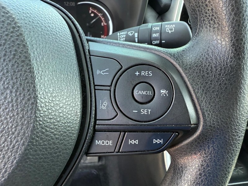 Toyota RAV4 Vehicle Image 14