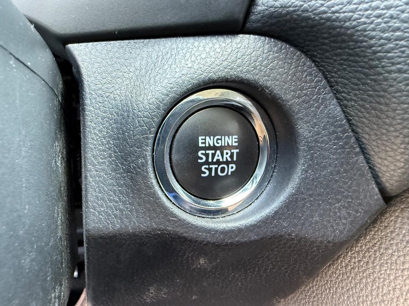 Toyota RAV4 Vehicle Image 15