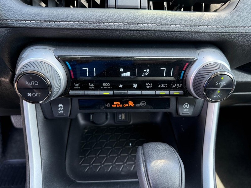 Toyota RAV4 Vehicle Image 18