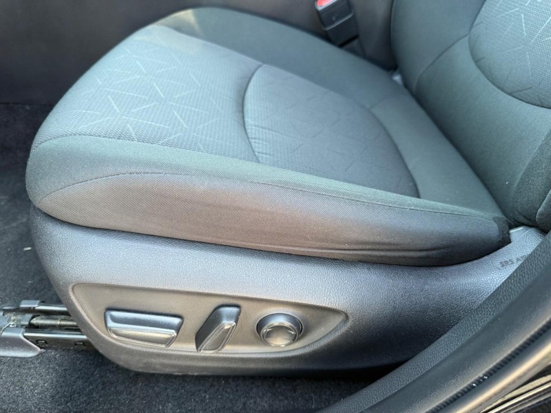 Toyota RAV4 Vehicle Image 24