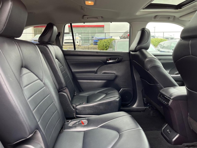 Toyota Highlander Vehicle Image 11