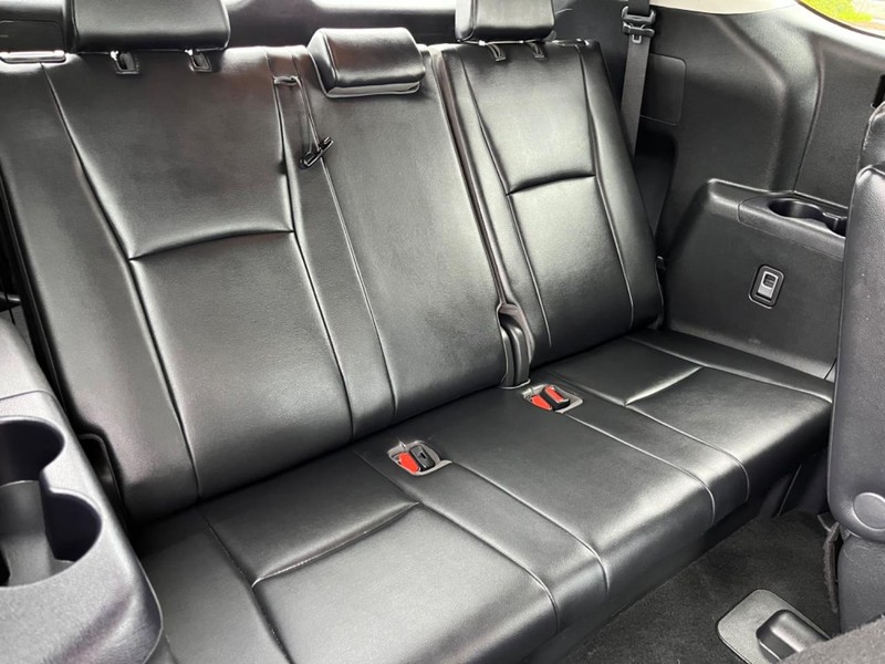 Toyota Highlander Vehicle Image 12