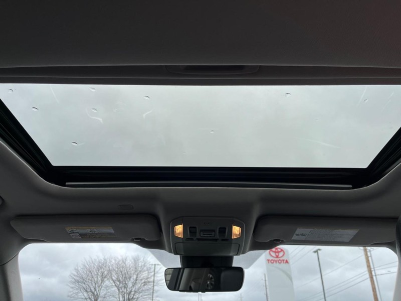 Toyota Highlander Vehicle Image 13