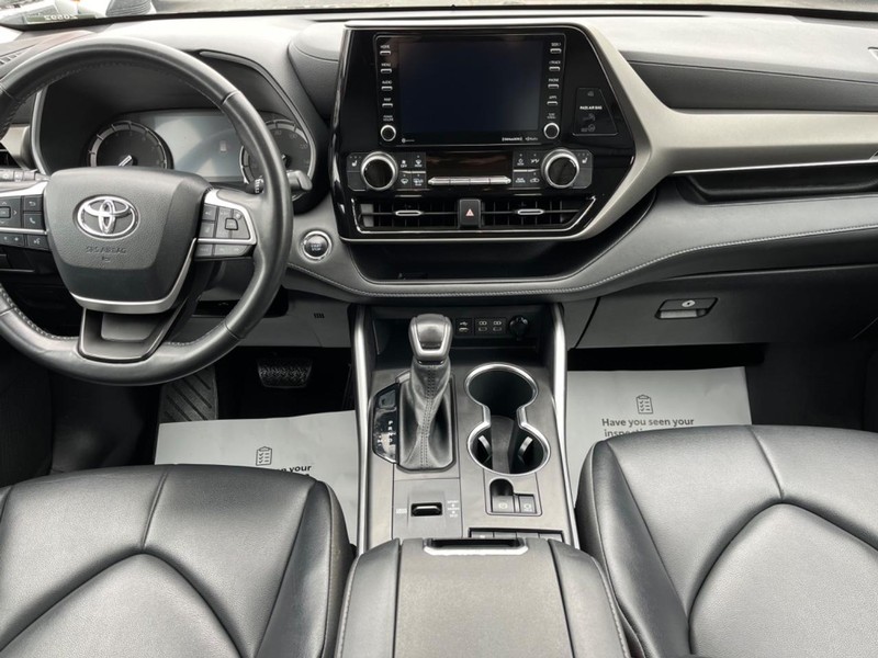 Toyota Highlander Vehicle Image 14