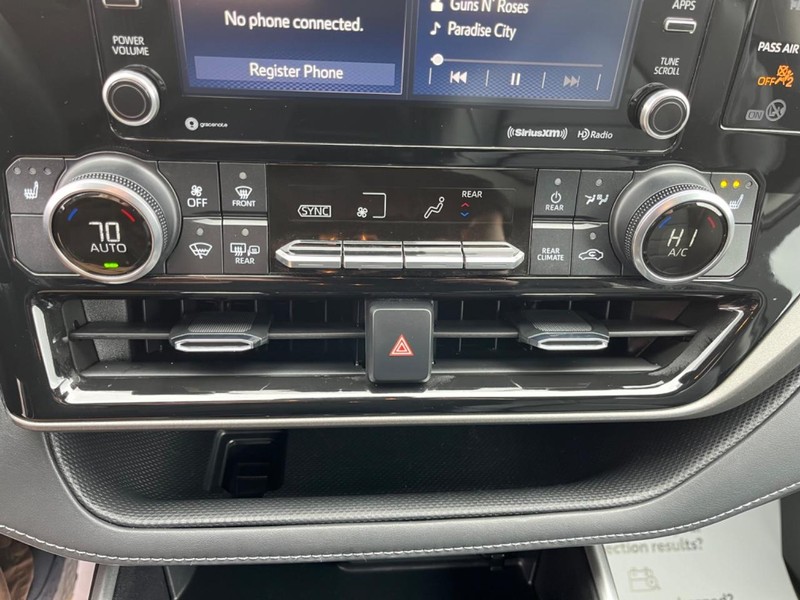 Toyota Highlander Vehicle Image 22