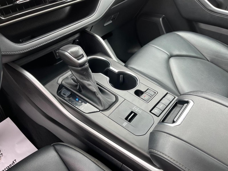Toyota Highlander Vehicle Image 23