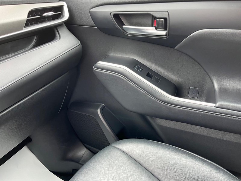 Toyota Highlander Vehicle Image 24