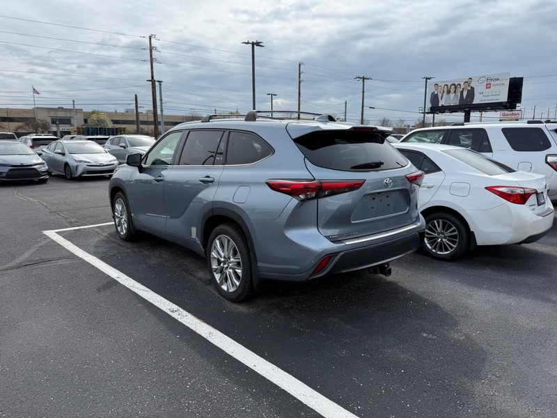 Toyota Highlander Vehicle Image 03