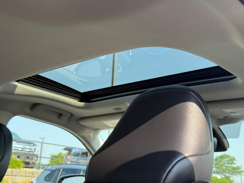 Toyota Highlander Vehicle Image 12