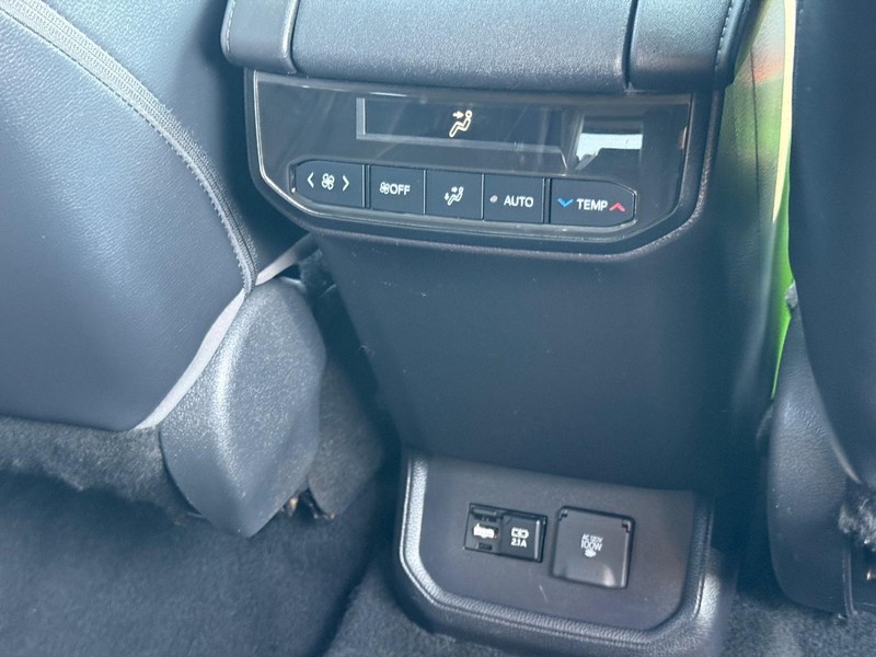 Toyota Highlander Vehicle Image 13