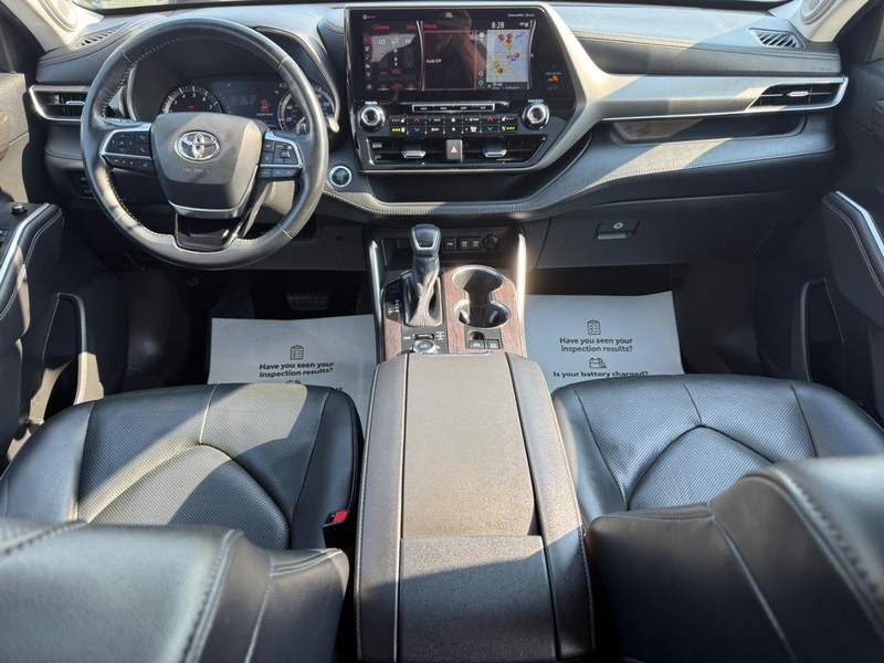Toyota Highlander Vehicle Image 14