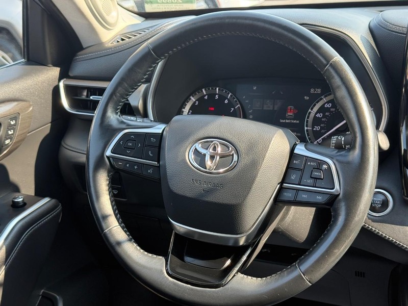 Toyota Highlander Vehicle Image 15