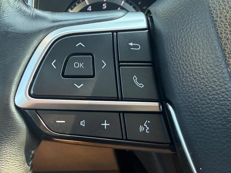Toyota Highlander Vehicle Image 16