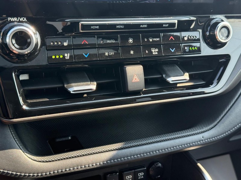 Toyota Highlander Vehicle Image 21