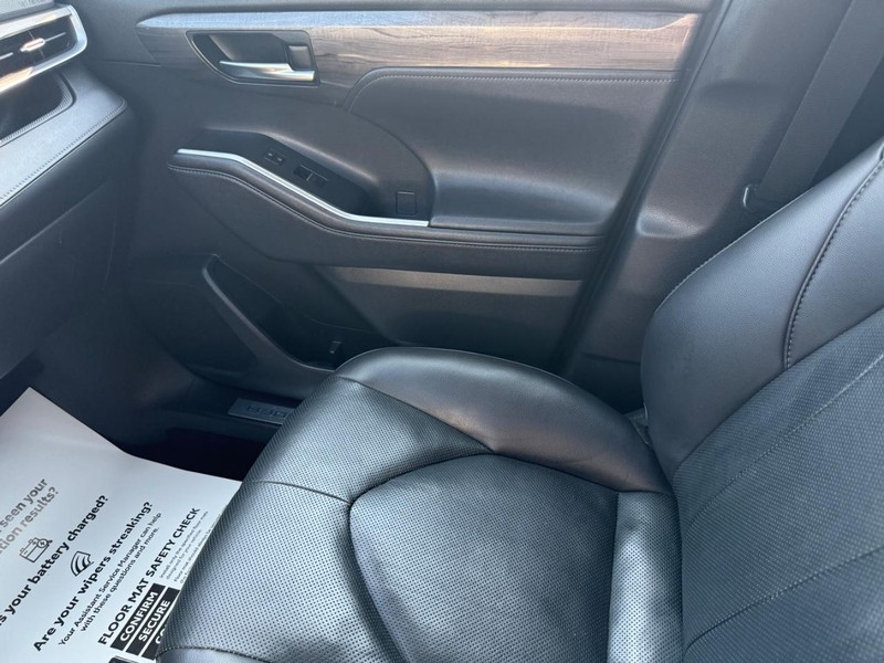 Toyota Highlander Vehicle Image 24