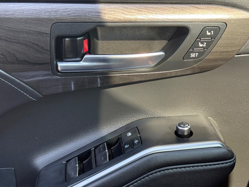 Toyota Highlander Vehicle Image 27