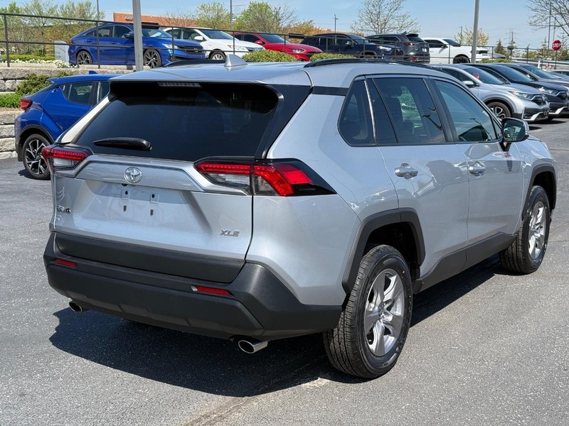 Toyota RAV4 Vehicle Image 03
