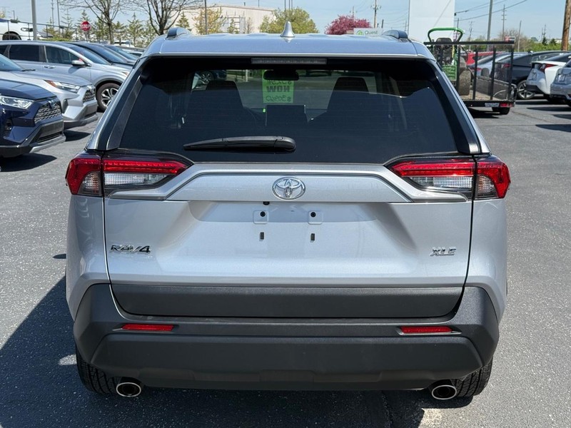 Toyota RAV4 Vehicle Image 04