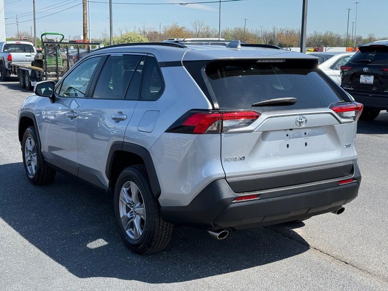 Toyota RAV4 Vehicle Image 05