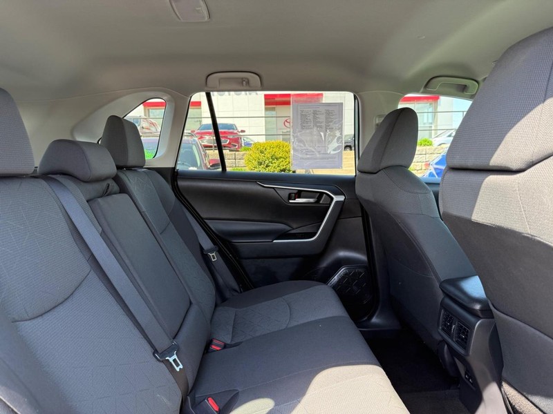 Toyota RAV4 Vehicle Image 10