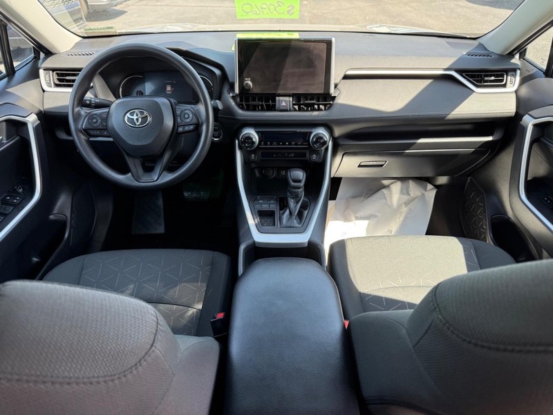 Toyota RAV4 Vehicle Image 11