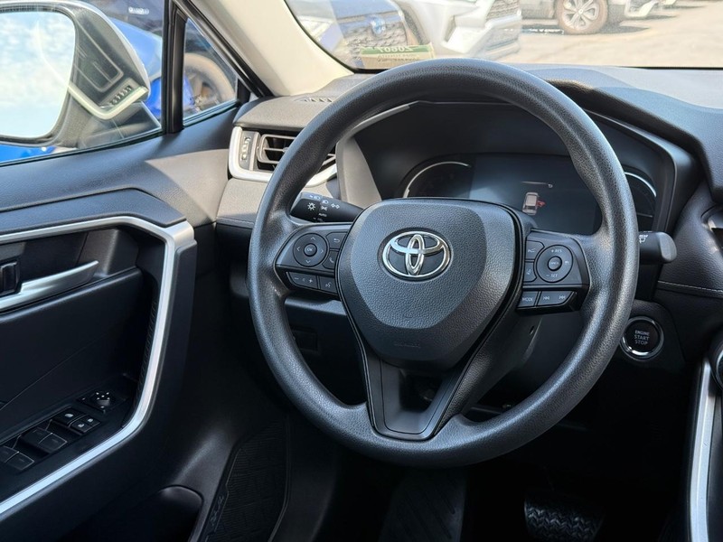 Toyota RAV4 Vehicle Image 12
