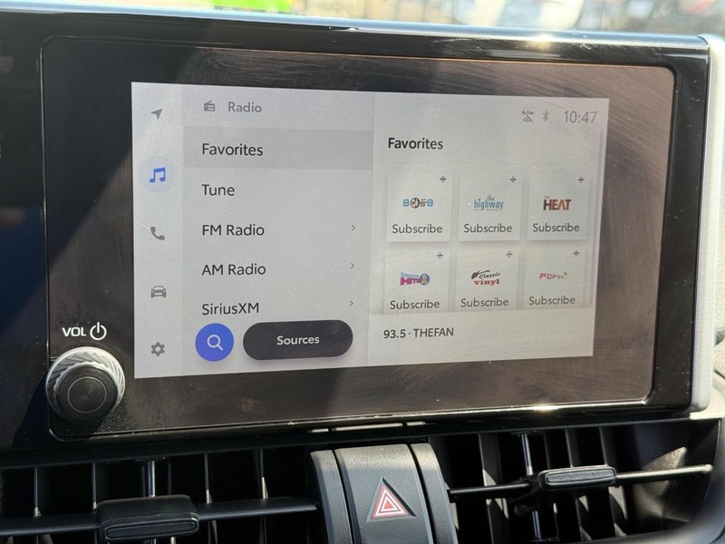 Toyota RAV4 Vehicle Image 16
