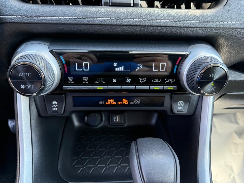Toyota RAV4 Vehicle Image 18