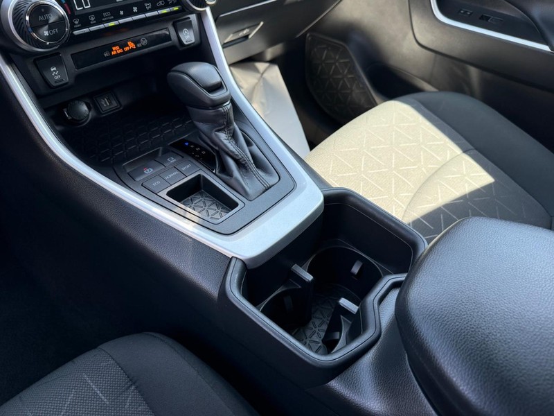 Toyota RAV4 Vehicle Image 19