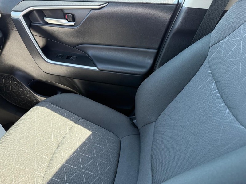 Toyota RAV4 Vehicle Image 20