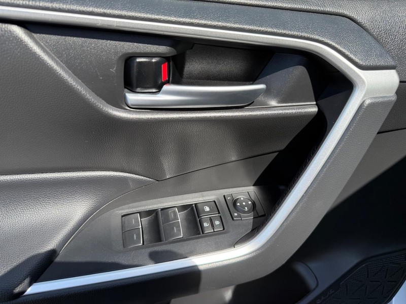 Toyota RAV4 Vehicle Image 23