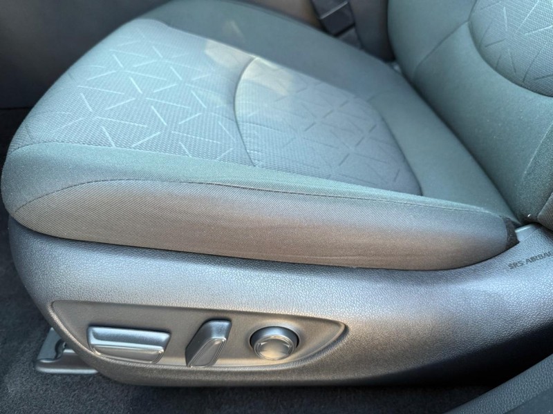 Toyota RAV4 Vehicle Image 24