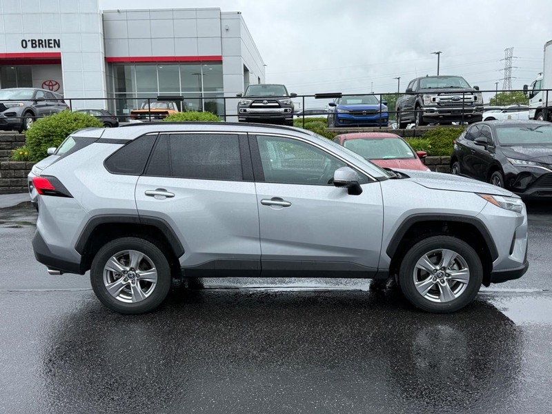 Toyota RAV4 Vehicle Image 02