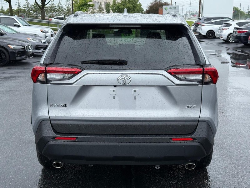 Toyota RAV4 Vehicle Image 04