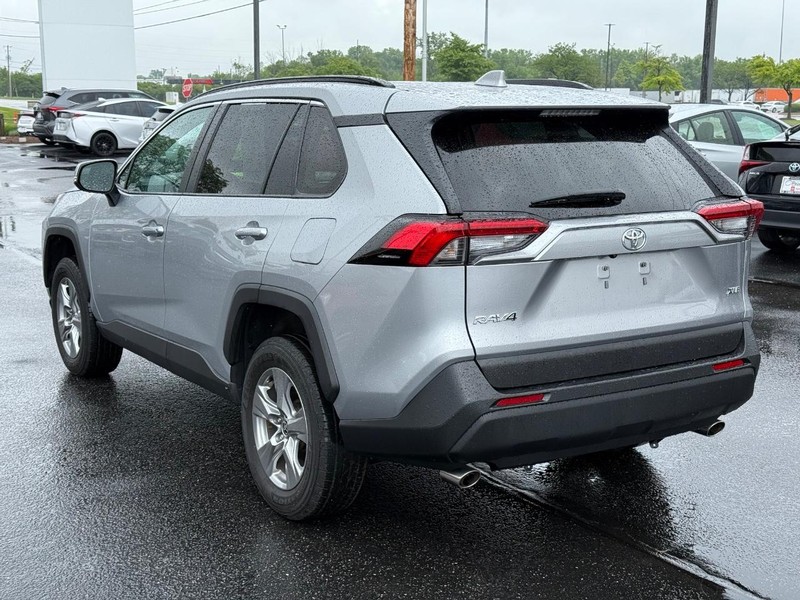 Toyota RAV4 Vehicle Image 05