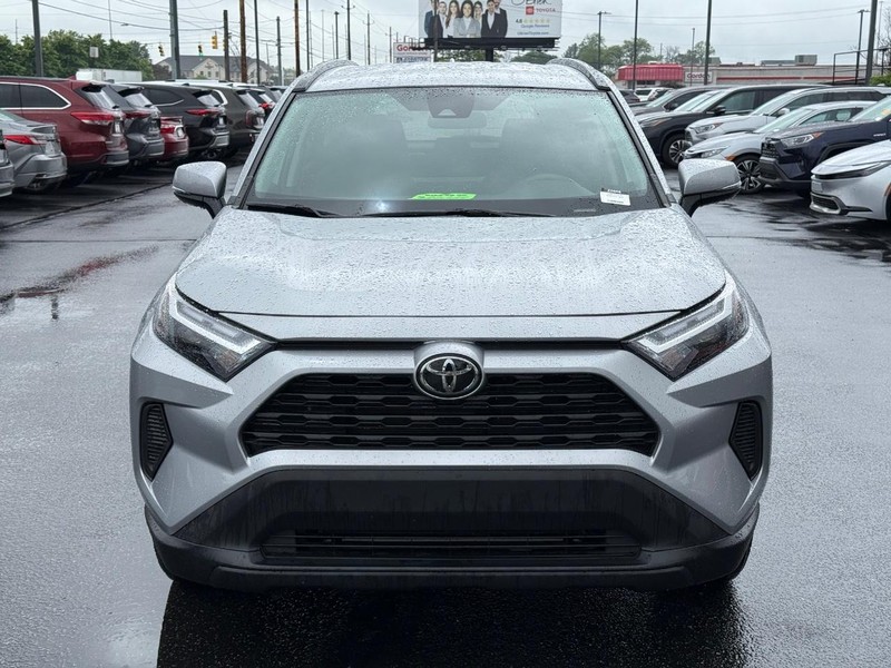 Toyota RAV4 Vehicle Image 09