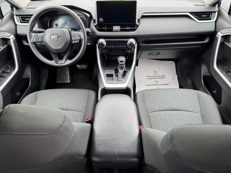 Toyota RAV4 Vehicle Image 11