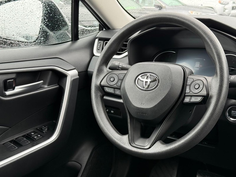 Toyota RAV4 Vehicle Image 12