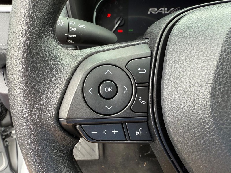 Toyota RAV4 Vehicle Image 13