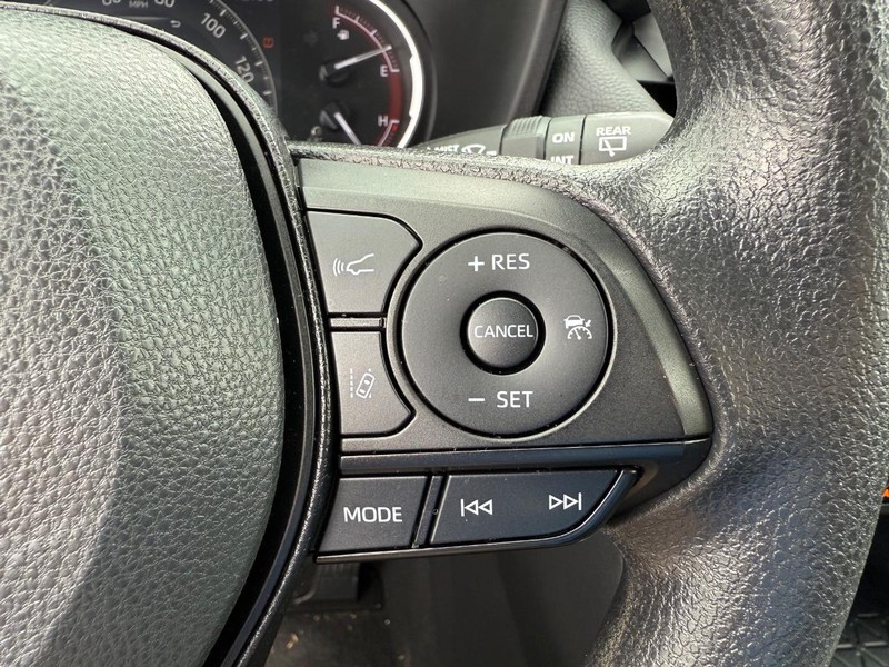Toyota RAV4 Vehicle Image 14